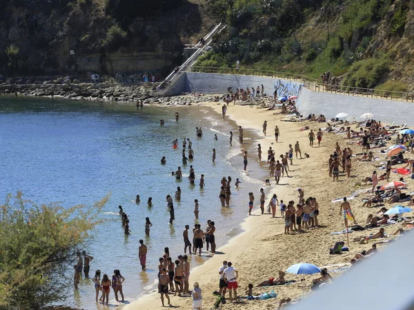 Badende Strand Von Sao Pedro Estoril Portugal Juni 2021 Cascais — Stockfoto