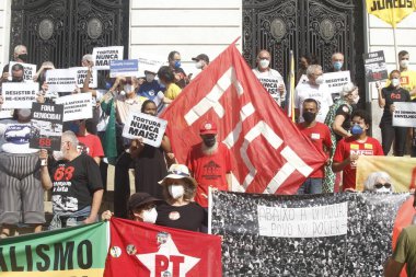 68. Nesil Protesto Hareketi. 26 Haziran 2021. Rio de Janeiro (RJ), Brezilya: Yüz bin Mart 'ın 53 yılının anısına 26 Cumartesi günü Cinelandia, Rio de Janeiro' da bir gösteri düzenleniyor.