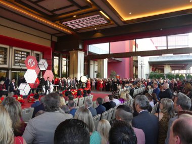 The Who 's Who of the Global _' Glitterati _ Sersemletici Resorts Dünya Açılışı 'nda toplanın. * 25 Haziran 2021, Las Vegas, Nevada, ABD: Hilton Ailesi Oteli ve Medya İmparatorluğu 'nun Birden Fazla Nesli