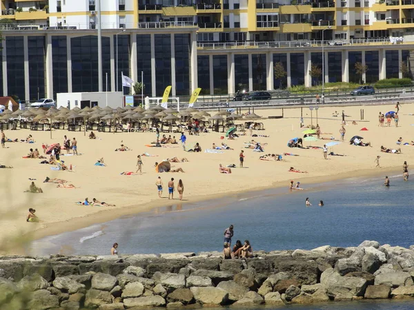 Bathers Enjoy Sunny Day Santo Amaro Beach Oeiras June 2021 — Stock Photo, Image