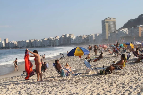 Cariocas Praia Copacabana Meio Covid Junho 2021 Rio Janeiro Brasil — Fotografia de Stock
