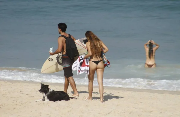 Gente Disfruta Día Soleado Playa Ipanema Río Janeiro Junio 2021 — Foto de Stock