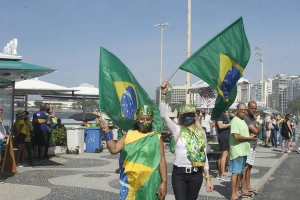 リオデジャネイロでのジェール ボルソナーロ大統領の支持を抗議する ブラジルのリオデジャネイロ2021年6月27日 ジャイル ボルソナーロ大統領によるコパカバーナビーチでの抗議行動 27日 — ストック写真