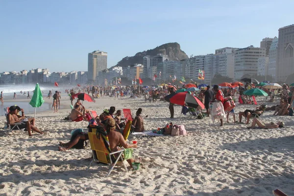 Ciężki Ruch Ludzi Plaży Copacabana Wśród Covid Czerwca 2021 Rio — Zdjęcie stockowe