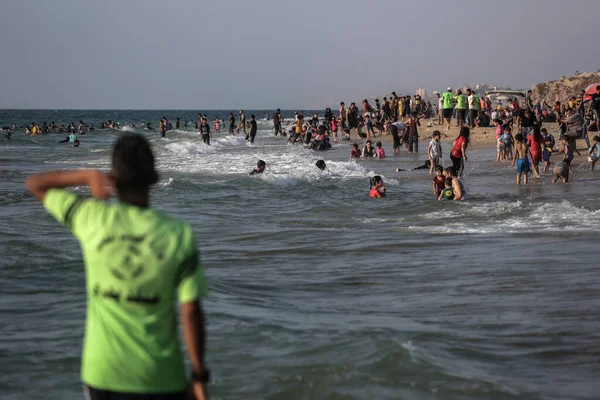 Ludzie Spędzają Czas Plaży Gaza City Czerwca 2021 Strefa Gazy — Zdjęcie stockowe