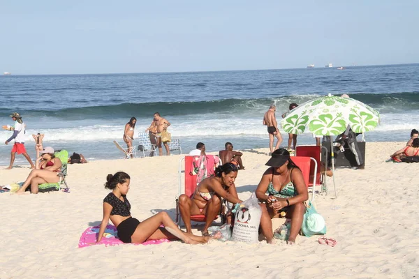 Cariocas Praia Copacabana Meio Covid Junho 2021 Rio Janeiro Brasil — Fotografia de Stock