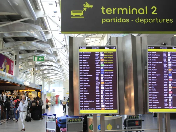 Personenverkeer Luchthaven Van Lissabon Juni 2021 Lissabon Portugal Zwaar Passagiersverkeer — Stockfoto