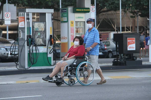 Copacabana Insanlar Bisiklet Yolunda Egzersiz Yapıyor Haziran 2021 Rio Janeiro — Stok fotoğraf