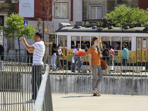 Turismo Portugal Junio 2021 Lisboa Portugal Los Turistas Disfrutan Vista — Foto de Stock