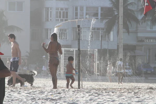 Ciężki Ruch Ludzi Plaży Copacabana Wśród Covid Czerwca 2021 Rio — Zdjęcie stockowe