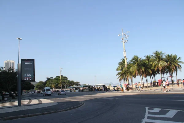 里约热内卢的天气状况 2021年6月26日 巴西里约热内卢 科帕卡巴纳海滩的温度计显示里约热内卢冬季气温为24摄氏度 因为巴西的其他城市已经出现了寒冷天气或冬季的迹象 — 图库照片