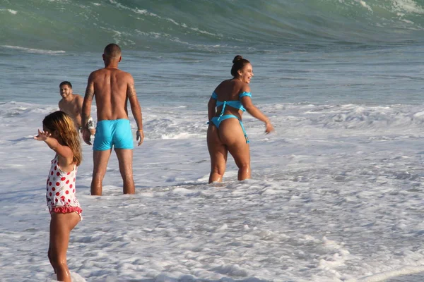 Kraftiga Rörelser Människor Copacabana Beach Mitt Covid Juni 2021 Rio — Stockfoto