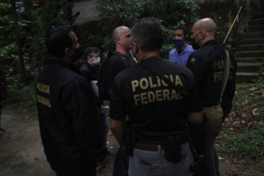 Federal Mahkeme yetkilileri Horto sakinlerini kamulaştırma sürecinden haberdar eder. 30 Haziran 2021, Riode Janeiro, Brezilya: Brezilya Federal ve Askeri Polisi Horto toplumundaki memurların güvenliğini sağlamak için bir operasyon düzenledi