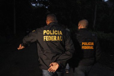 Federal Mahkeme yetkilileri Horto sakinlerini kamulaştırma sürecinden haberdar eder. 30 Haziran 2021, Riode Janeiro, Brezilya: Brezilya Federal ve Askeri Polisi Horto toplumundaki memurların güvenliğini sağlamak için bir operasyon düzenledi
