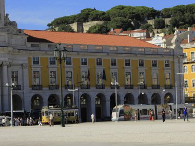 Movement of people at Comercio square, in Lisbon. July, 1 2021, Lisbon, Portugal: Movement of people in Comercio square, one of the most charming in Lisbon, on Thursday (1), during European summer and in the midst of Coronavirus Pandemic.