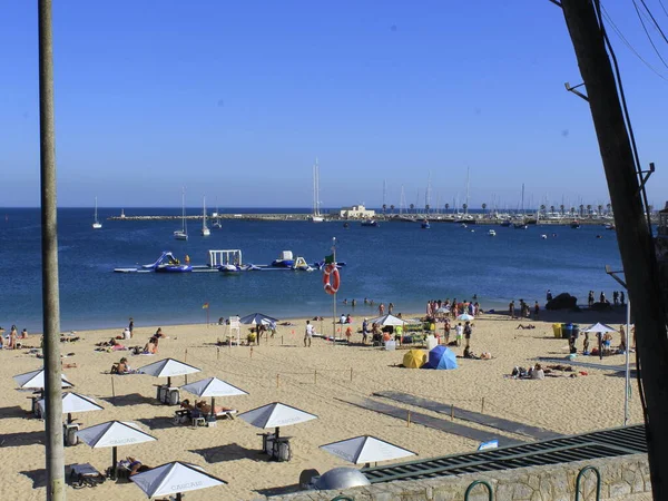 Июня 2021 Года Кашкайш Португалия Движение Купальщиков Пляже Консейкао Районе — стоковое фото