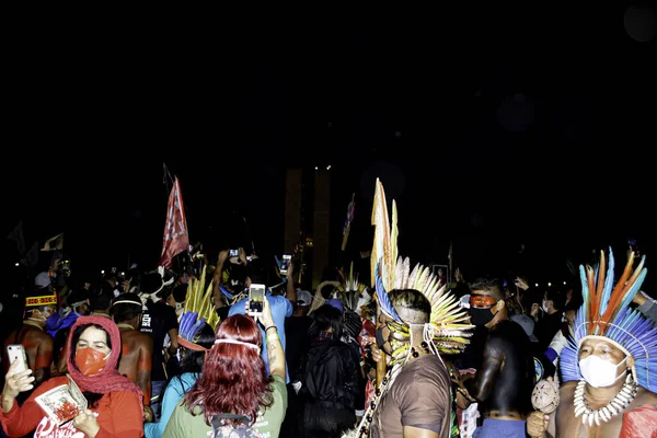 巴西利亚不同族裔的土著人民举行抗议活动 2021年6月30日 巴西利亚 联邦区 不同族裔的土著人民在巴西利亚抗议第490号法案 该法案改变了划界规则 — 图库照片