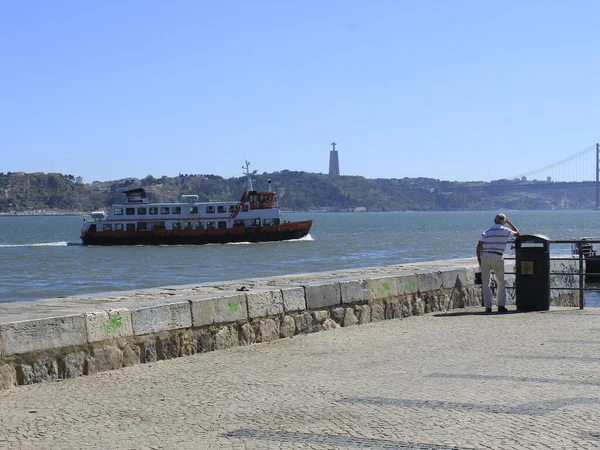 People Enjoy Sunny Day Cais Sodre Lisbon July 2021 Lisbon — Stock fotografie