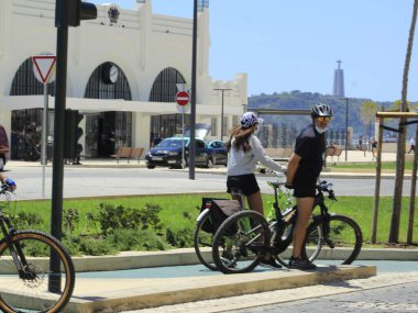 Movement of people at Terreiro do Paco station, in Lisbon. July 4, 2021, Lisbon, Portugal: Movement of people at Terreiro do Paco station, which is also fluvial, on Sunday (4). In the surroundings, restaurants and museums are good leisure 
