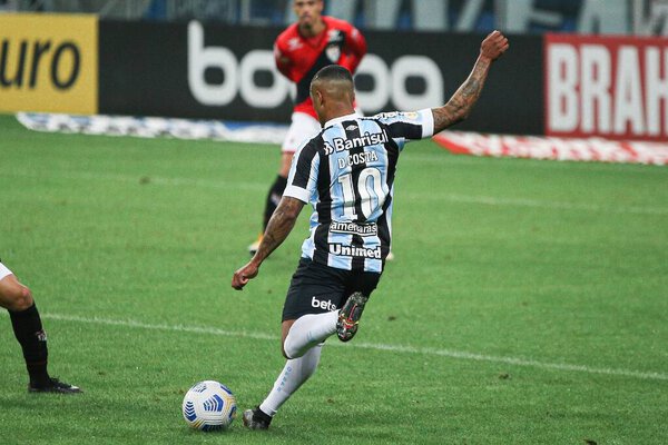 Brazilian Championship: Gremio and Atletico Goianiense. July 4, 2021, Porto Alegre, Brazil: Douglas Costa, from Gremio, during soccer match between Gremio and Atletico Goianiense, valid for 9th round of Brazilian Soccer Championship