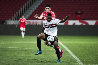 Ponta Negra Sahili balıkçıların kullandığı bir kanaldan geçiyor. 7 Temmuz 2021, Marica, Rio de Janeiro, Brezilya: Marica 'da Ponta Negra adlı güzel bir sahil, balıkçıların umutsuzca balıklarını bekledikleri bir kanaldan geçiyor.