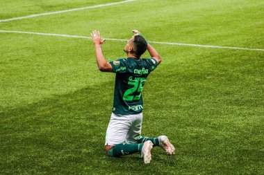 Brezilya Futbol Şampiyonası: Palmeiras ve Gremio. 7 Temmuz 2021, Sao Paulo, Brezilya: Brezilya Futbol Şampiyonası 'nın 10. turu için geçerli olan Gremio maçında Palmeiras' tan Raphael Veiga 'nın attığı gol kutlaması,