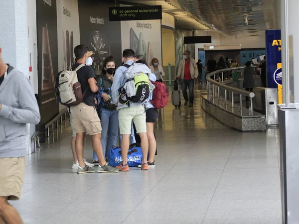 Movimiento Pasajeros Aeropuerto Internacional Lisboa Julio 2021 Lisboa Portugal Movimiento — Foto de Stock