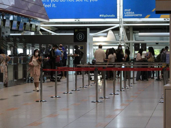 Μετακίνηση Επιβατών Στο Διεθνές Αεροδρόμιο Της Λισαβόνας Ιουλίου 2021 Λισαβόνα — Φωτογραφία Αρχείου