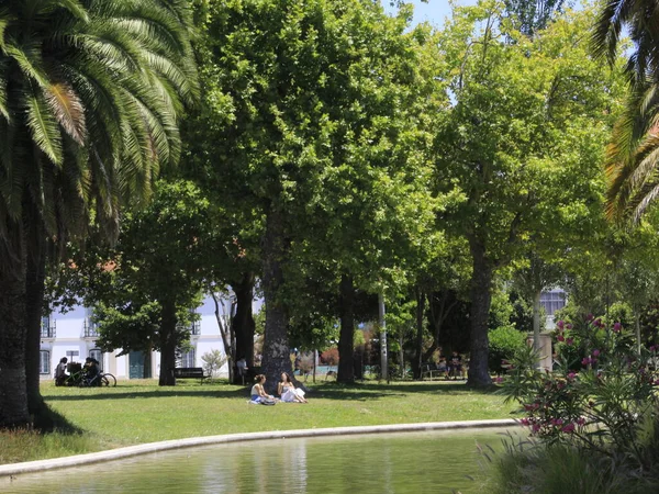 Persone Campo Grande Garden Lisbona Luglio 2021 Lisbona Portogallo Movimento — Foto Stock