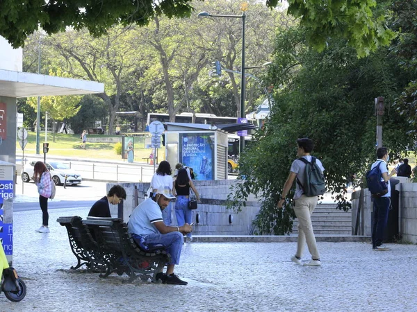 Movimento Pedonale Intorno Alle Stazioni Della Metropolitana Lisbona Luglio 2021 — Foto Stock