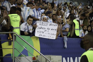 Copa America. 10 Temmuz 2021, Rio de Janeiro, Brezilya: Arjantinli oyuncular, Maracana Stadyumu 'nda Cumartesi gecesi oynanan futbol karşılaşmasında Brezilya' yı 1-0 yenen Copa America şampiyonluğunu kutladılar (10).).