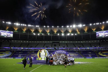 Copa America 'nın Arjantin şampiyonu. 10 Temmuz 2021, Rio de Janeiro, Brezilya: Arjantinli oyuncular, Maracana Stadyumu 'nda Cumartesi gecesi oynanan futbol karşılaşmasında Brezilya' yı 1-0 yenen Copa America şampiyonluğunu kutladılar (10).).