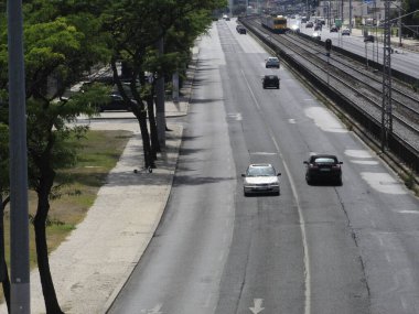(Lizbon sıcaktan ve covid-19 vakalarındaki artıştan dolayı firar etti. 10 Temmuz 2021, Lizbon, Portekiz: Lizbon 'un çok sayıda noktası terk edilmiş veya Avrupa yazı boyunca, Cumartesi günü yüksek sıcaklıklar nedeniyle az hareketli 