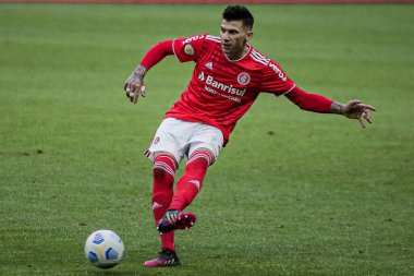 Cumartesi günü Porto Alegre 'de Arena do Gremio' da oynanan Brezilya Futbol Şampiyonası 'nın 11. turunda Gremio ile Internacional arasında oynanan futbol maçı.).