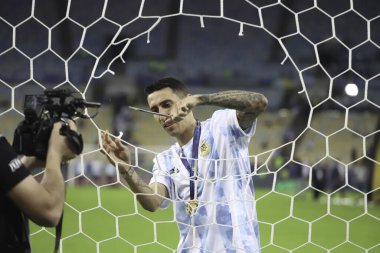 Copa America 'nın Arjantin şampiyonu. 10 Temmuz 2021, Rio de Janeiro, Brezilya: Arjantinli oyuncular, Maracana Stadyumu 'nda Cumartesi gecesi oynanan futbol karşılaşmasında Brezilya' yı 1-0 yenen Copa America şampiyonluğunu kutladılar (10).).