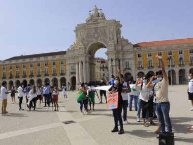 Lizbon 'daki Comercio Meydanı' nda Portekiz 'de yaşayan göçmenler protesto ediyor. 11 Temmuz 2021, Lizbon, Portekiz: Portekiz 'de yaşayan göçmenler Lizbon' daki Comercio Meydanı 'nda bir gösteri düzenlediler.