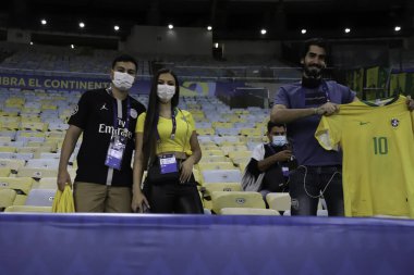 Copa America Final: Brezilya ve Arjantin. 10 Temmuz 2021, Rio de Janeiro, Brezilya: Rio de Janeiro 'daki Maracana Stadyumu' nun taraftarları, Brezilya ile Arjantin arasında oynanan ve Copa America 'nın finali için geçerli olan maç için Cumartesi (10)). 