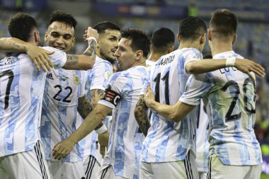 Arjantin ve Brezilya. 10 Temmuz 2021, Rio de Janeiro, Brezilya: Brezilya ile oynanan futbol maçı, Copa America 2021 finali için geçerli, Cumartesi günü Rio de Janeiro 'daki Maracana Stadyumu' nda düzenlendi. 