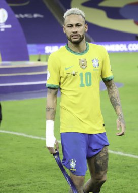 Copa America. 10 Temmuz 2021, Rio de Janeiro, Brezilya: Arjantinli oyuncular, Maracana Stadyumu 'nda Cumartesi gecesi oynanan futbol karşılaşmasında Brezilya' yı 1-0 yenen Copa America şampiyonluğunu kutladılar (10).).