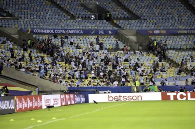 Copa America Final: Brezilya ve Arjantin. 10 Temmuz 2021, Rio de Janeiro, Brezilya: Rio de Janeiro 'daki Maracana Stadyumu' nun taraftarları, Brezilya ile Arjantin arasında oynanan ve Copa America 'nın finali için geçerli olan maç için Cumartesi (10)). 