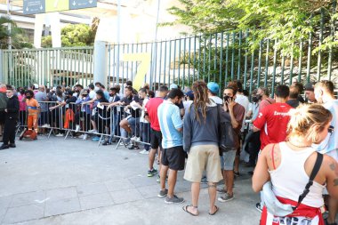 Copa America Final: Brezilya ve Arjantin. 10 Temmuz 2021, Rio de Janeiro, Brezilya: Taraftarlar Brezilya ile Arjantin arasındaki futbol maçı için Rio de Janeiro 'daki Maracana Stadyumu' na geldiler.). 