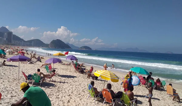 Movimiento Bañistas Playa Copacabana Río Janeiro Julio 2021 Río Janeiro — Foto de Stock