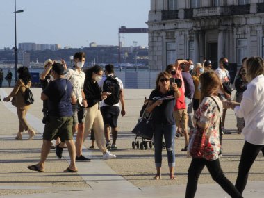 12 Temmuz 2021, Lizbon, Portekiz: Comercio Meydanı 'nda hareket, 12 Temmuz Pazartesi günü Lizbon' da en sık rastlanan hareketlerden biri). 