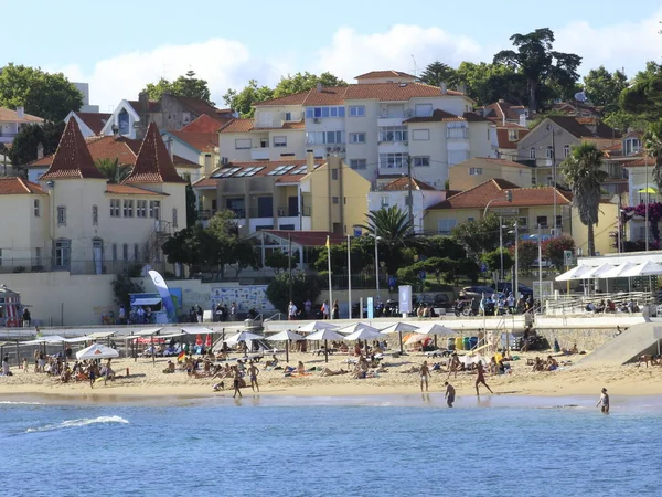 Παραλία Πόκα Στο Κάσκαϊς Ιουλίου 2021 Λισαβόνα Πορτογαλία Λουόμενοι Απολαμβάνουν — Φωτογραφία Αρχείου
