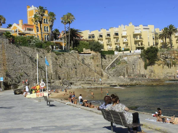 Playa Azarujinha Estoril 123 Julio 2021 Cascais Portugal Los Bañistas —  Fotos de Stock