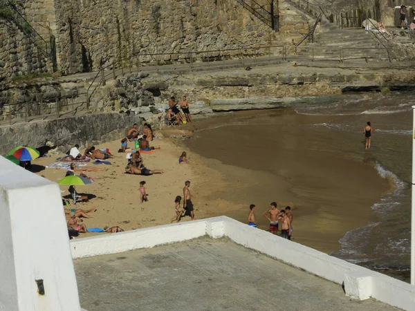 Azarujinha Beach Estoril July 123 2021 Cascais Portugal Bathers Enjoy — Stock Photo, Image