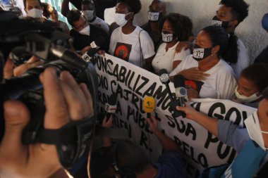 Genç Kathlen Romeu 'nun Rio de Janeiro' da ölümünün canlandırılması. 14 Temmuz 2021, Rio de Janeiro, Brezilya: Polis memurları Barro Vermelho 'da, Complexo do Lins, Rio de Janeiro' da 24 yaşındaki genç Kathlen Romeu 'nun ölümünü yeniden canlandırdı.