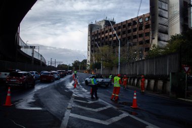 (Porto Alegre 'deki Rio Grande do Sul Kamu Güvenliği Sekreterliği binasında yangın çıktı. 15 Temmuz 2021, Porto Alegre, Brezilya: Rio Grande do Sul Kamu Güvenliği Sekreterliği 'nin Porto' daki büyük ölçekli yangını 