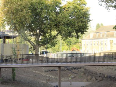 Lizbon 'da İspanya meydanında tadilat yapılıyor. 18 Temmuz 2021, Lizbon, Portekiz: Koronavirüs salgınının ortasında, 18 Temmuz Pazar günü halen yenileme çalışmaları devam eden Lizbon 'daki İspanya Meydanı manzarası. 