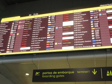  Lizbon havaalanı grevi yolcular için kaotik bir duruma neden oluyor. 17 Temmuz 2021, Lizbon, Portekiz: Bu sabah 160 'tan fazla uçuş iptal edildiği için Lizbon havaalanındaki durum kaotik (17). Groudforce çalışanları grevde ve...